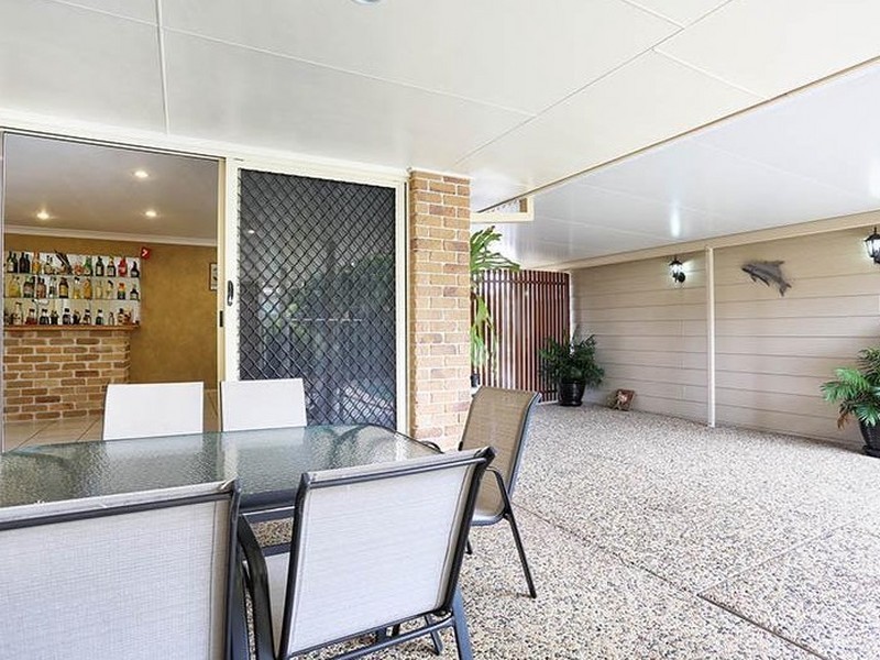 7-9 Ardel Place, Sandstone Point QLD 4511