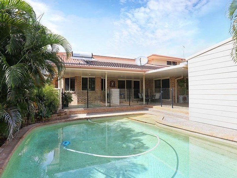 7-9 Ardel Place, Sandstone Point QLD 4511