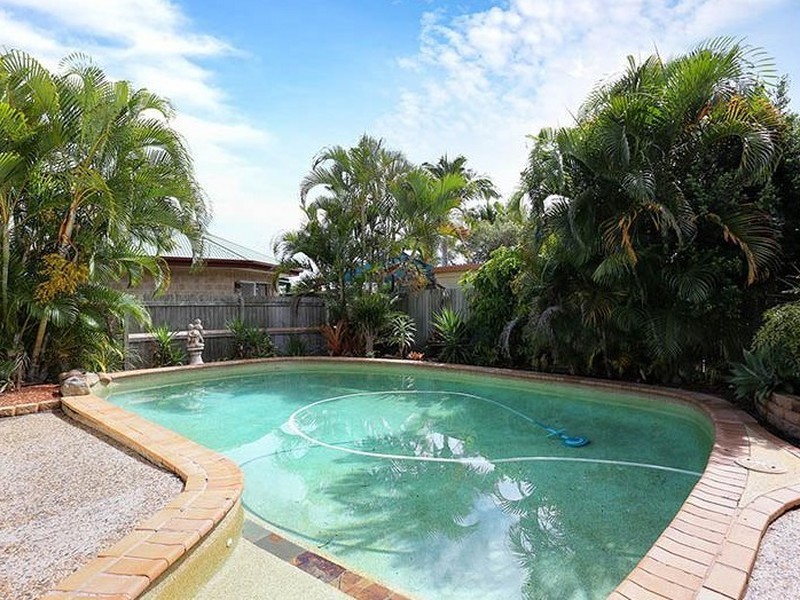 7-9 Ardel Place, Sandstone Point QLD 4511