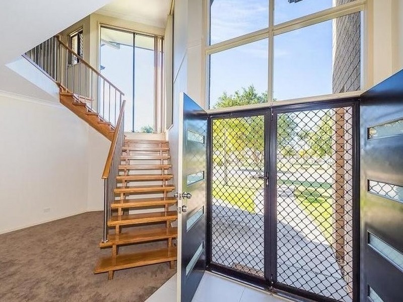 10 Cremorne Court, Sandstone Point QLD 4511