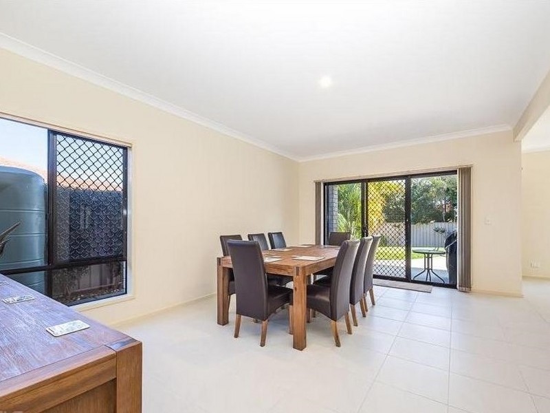 10 Cremorne Court, Sandstone Point QLD 4511