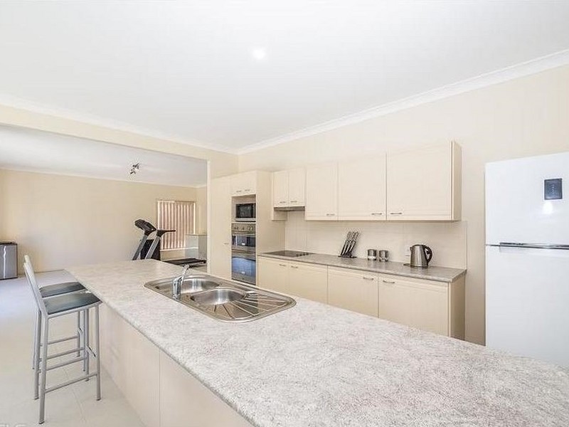 10 Cremorne Court, Sandstone Point QLD 4511