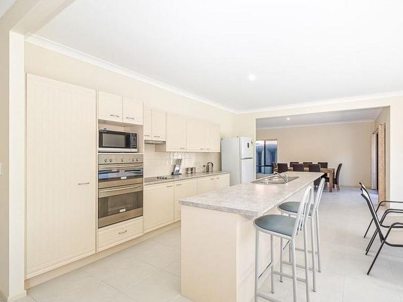 10 Cremorne Court, Sandstone Point QLD 4511