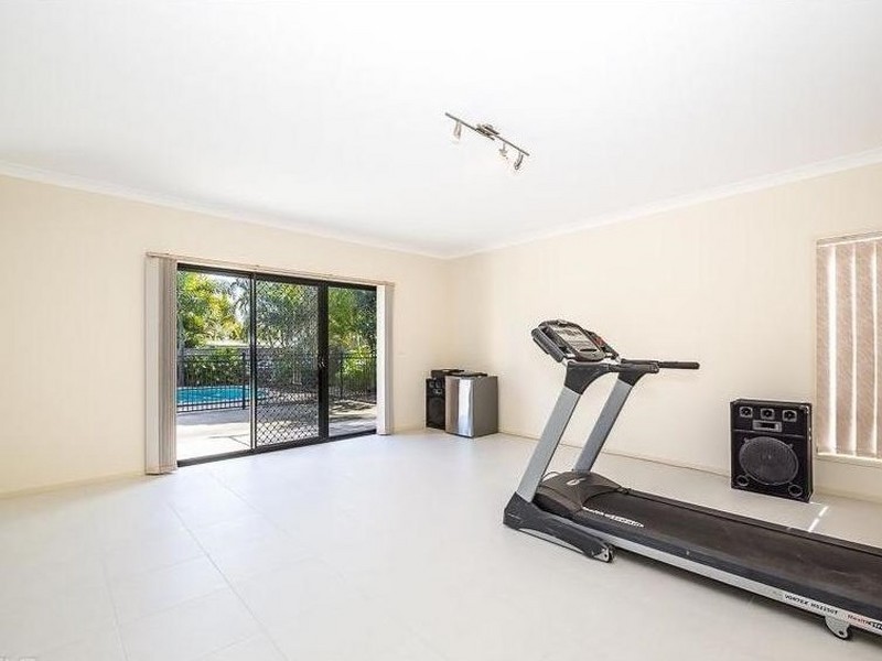 10 Cremorne Court, Sandstone Point QLD 4511