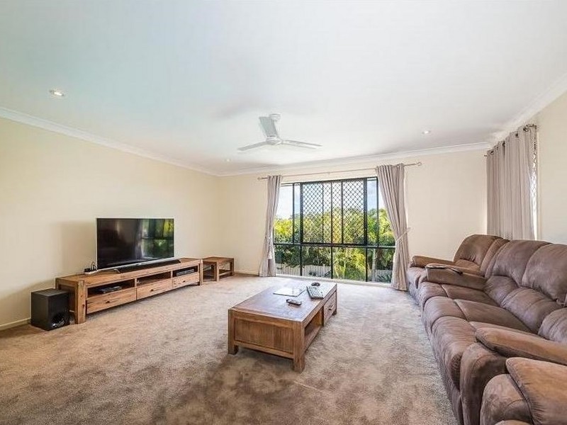 10 Cremorne Court, Sandstone Point QLD 4511
