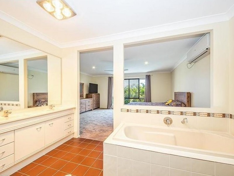 10 Cremorne Court, Sandstone Point QLD 4511