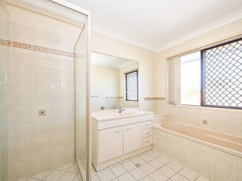 10 Cremorne Court, Sandstone Point QLD 4511