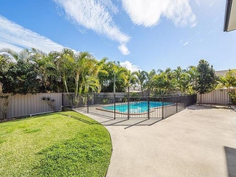 10 Cremorne Court, Sandstone Point QLD 4511
