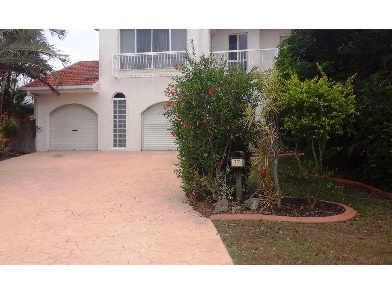 37 Topsail Circuit, Banksia Beach QLD 4507