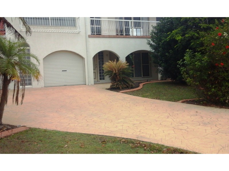 37 Topsail Circuit, Banksia Beach QLD 4507