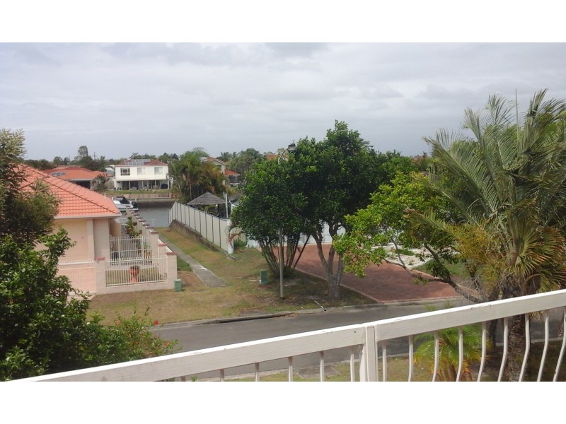 37 Topsail Circuit, Banksia Beach QLD 4507