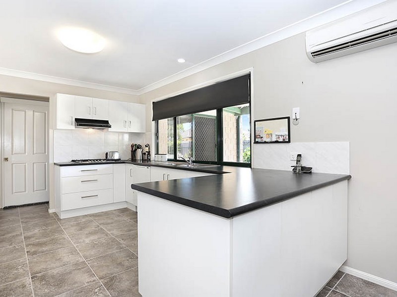 7 Squire Place, Sandstone Point QLD 4511