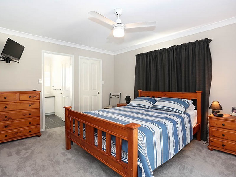 7 Squire Place, Sandstone Point QLD 4511