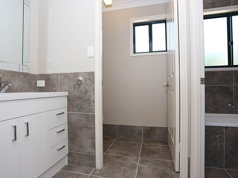 7 Squire Place, Sandstone Point QLD 4511