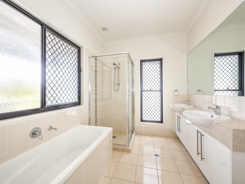 2/4 Kal Ma Kuta Drive, Sandstone Point QLD 4511