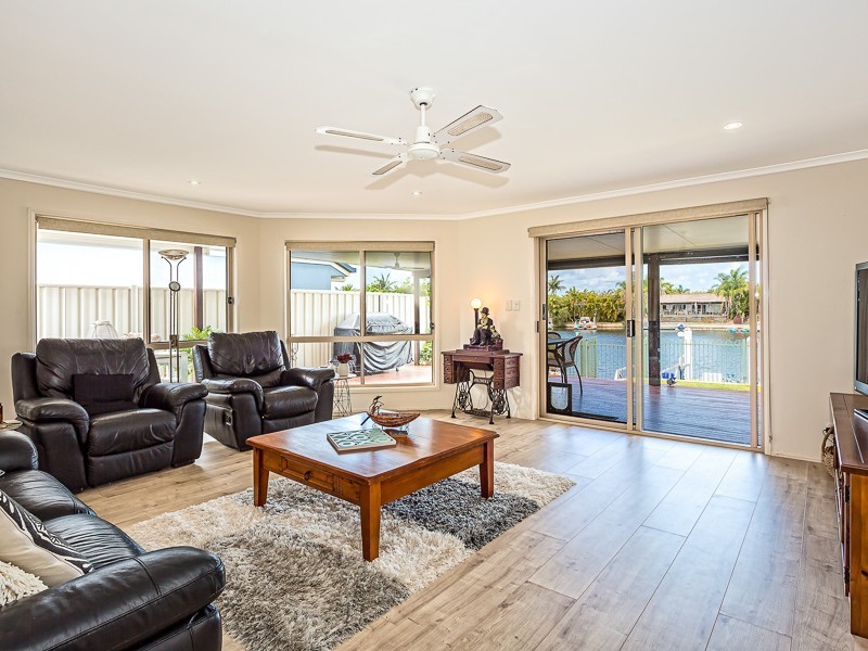 1/19 Bowsprit Crescent, Banksia Beach QLD 4507