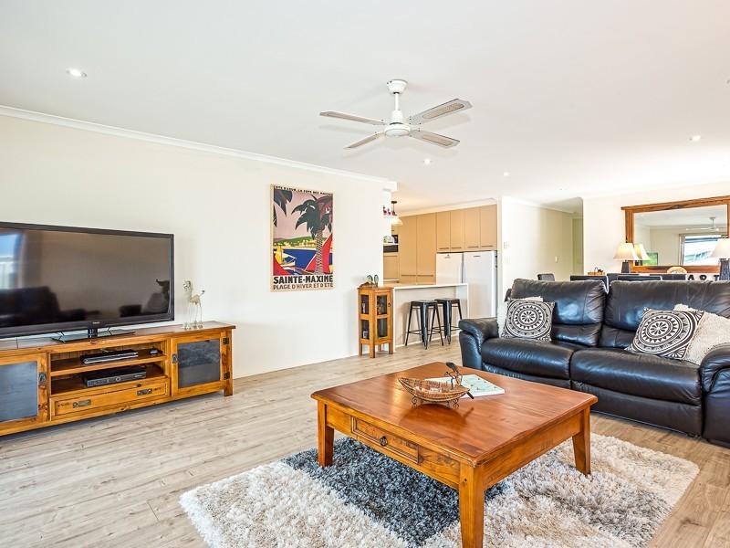 1/19 Bowsprit Crescent, Banksia Beach QLD 4507