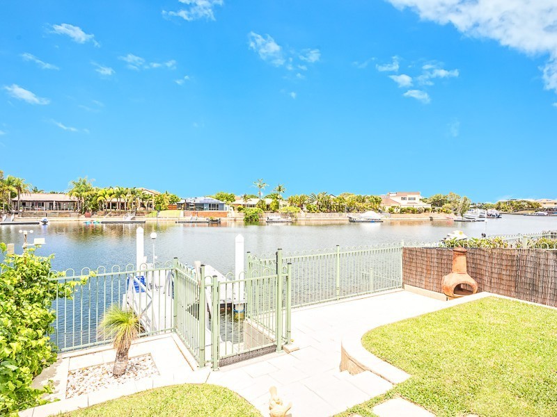 1/19 Bowsprit Crescent, Banksia Beach QLD 4507