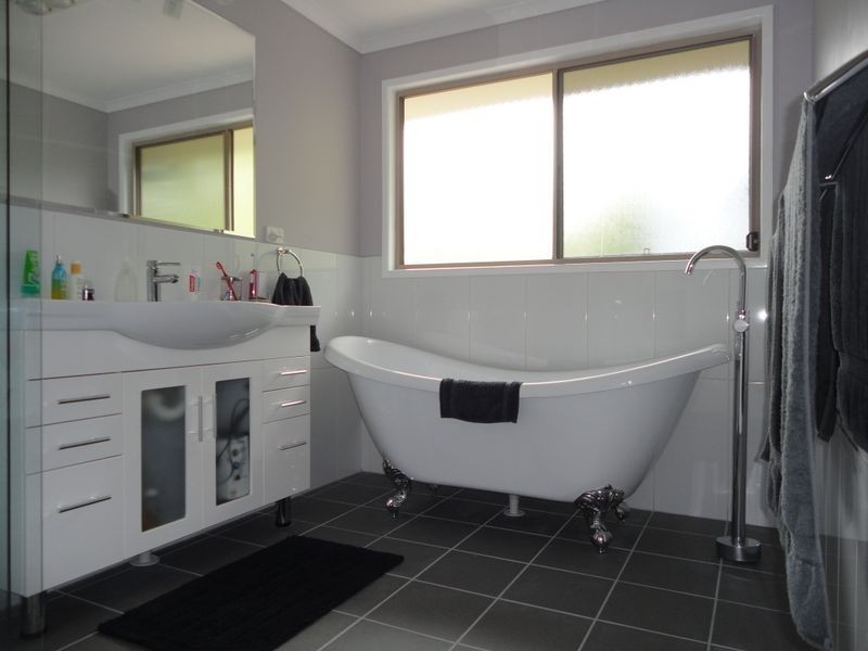 18 Ford Street, Bongaree QLD 4507