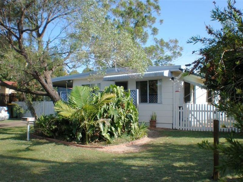 32 Dwyer St, Beachmere QLD 4510