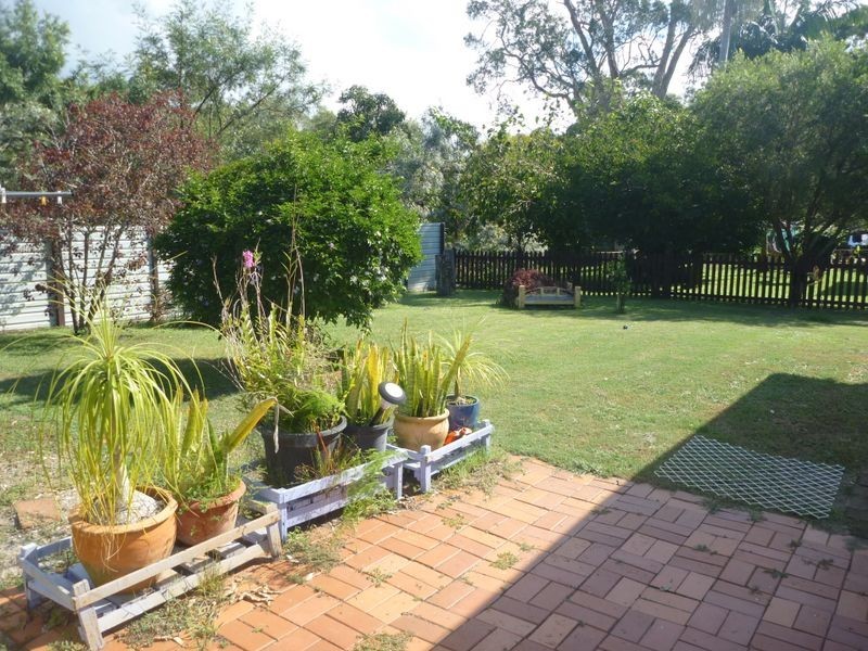32 Dwyer St, Beachmere QLD 4510