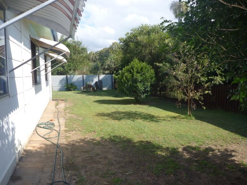 32 Dwyer St, Beachmere QLD 4510