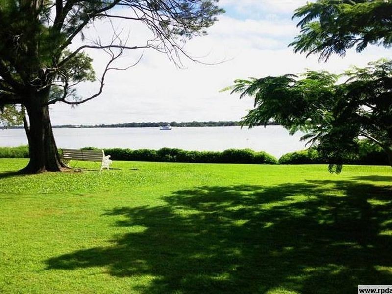 Sandstone Point QLD 4511