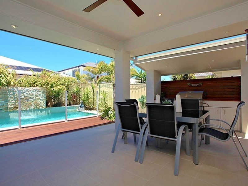 2 Robusta Court, Bribie Island QLD 4507