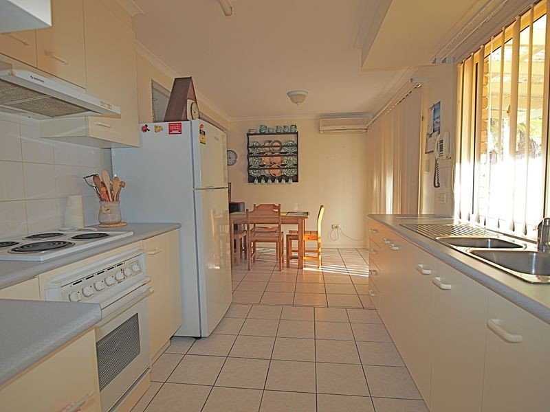 2/20 Kangaroo Avenue, Bribie Island QLD 4507