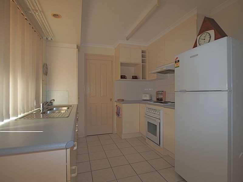 2/20 Kangaroo Avenue, Bribie Island QLD 4507