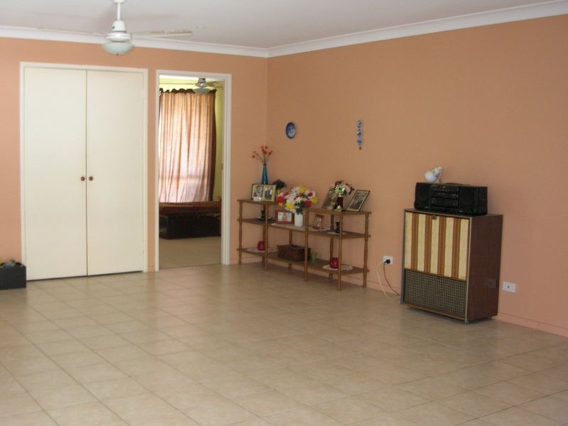 857 Beachmere Rd, Beachmere QLD 4510