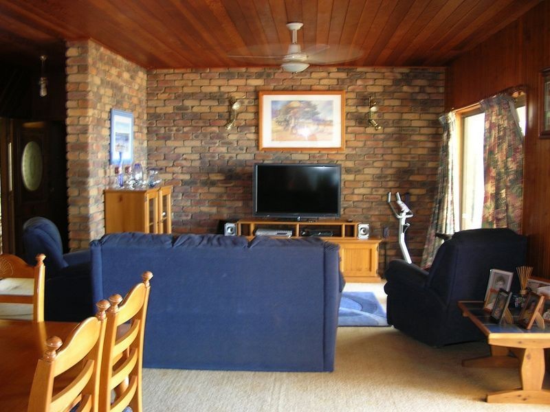 105 Bishop Rd, Beachmere QLD 4510