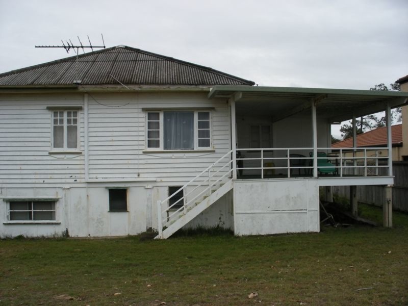 37 Coronation Avenue, Beachmere QLD 4510