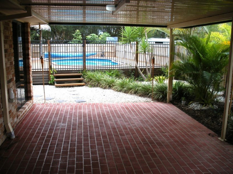 17 Weeroona Avenue, Beachmere QLD 4510