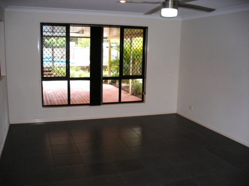 17 Weeroona Avenue, Beachmere QLD 4510