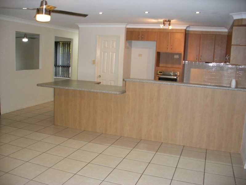 17 Weeroona Avenue, Beachmere QLD 4510