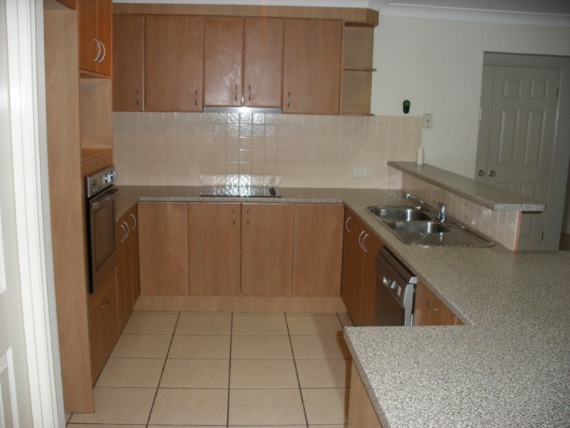 17 Weeroona Avenue, Beachmere QLD 4510