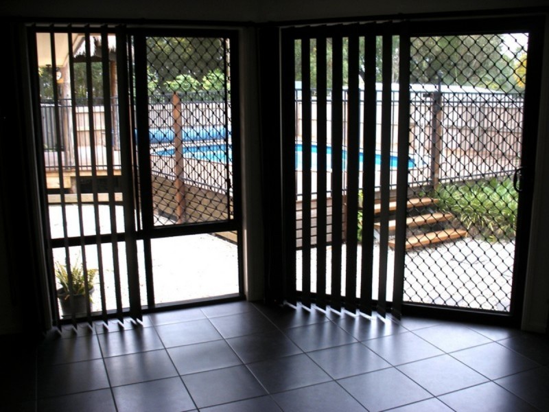 17 Weeroona Avenue, Beachmere QLD 4510