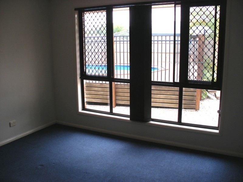 17 Weeroona Avenue, Beachmere QLD 4510