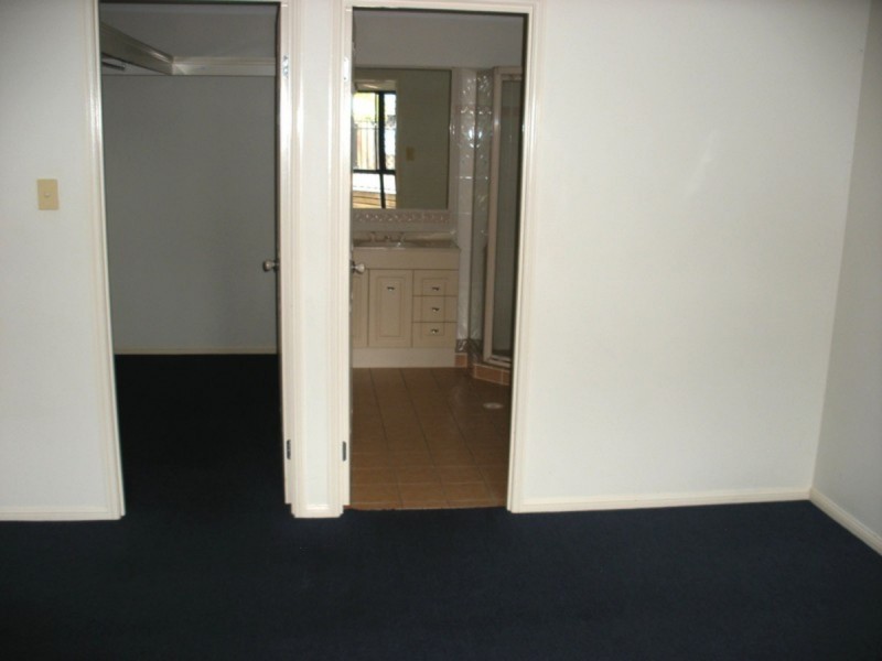 17 Weeroona Avenue, Beachmere QLD 4510