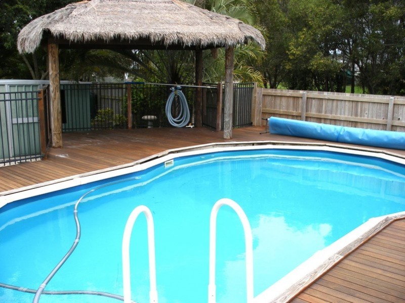 17 Weeroona Avenue, Beachmere QLD 4510