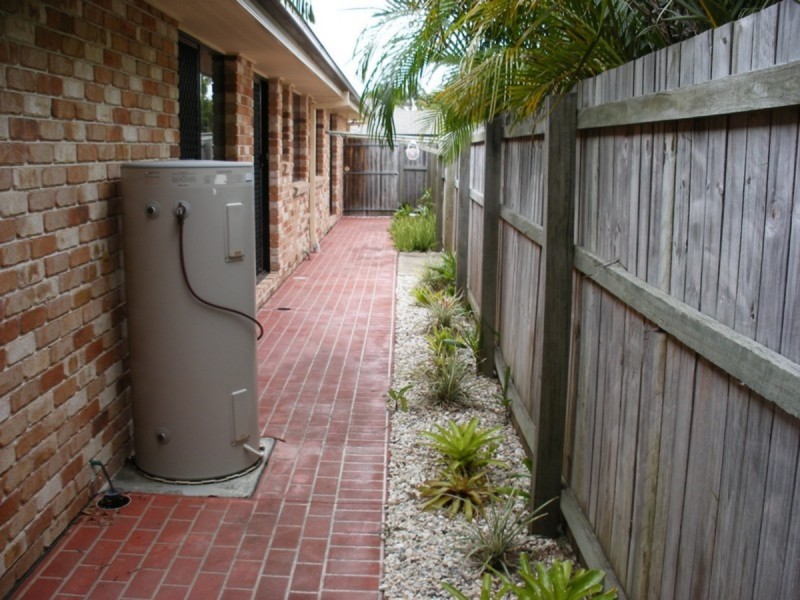 17 Weeroona Avenue, Beachmere QLD 4510