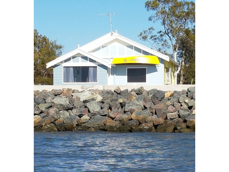 101 Biggs Avenue, Beachmere QLD 4510