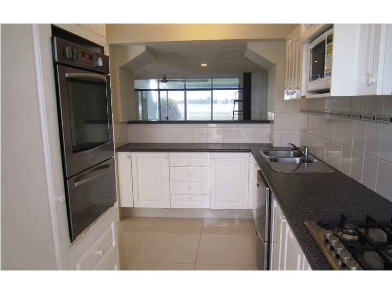 18A/16 Spinnaker Drive, Sandstone Point QLD 4511