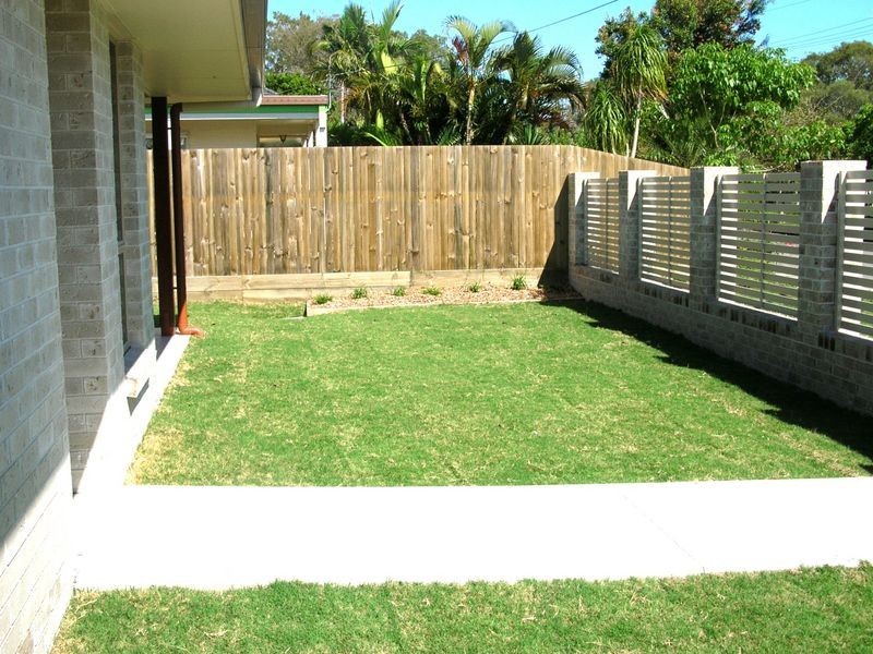 2/12 Second Ave, Beachmere QLD 4510