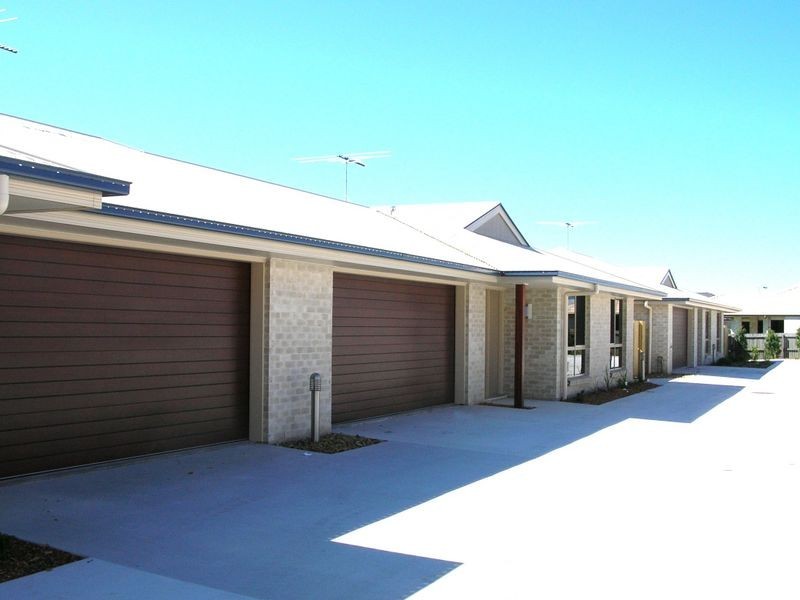 2/12 Second Ave, Beachmere QLD 4510