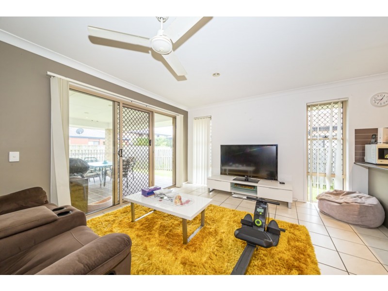 236 Bestmann Road East, Sandstone Point QLD 4511