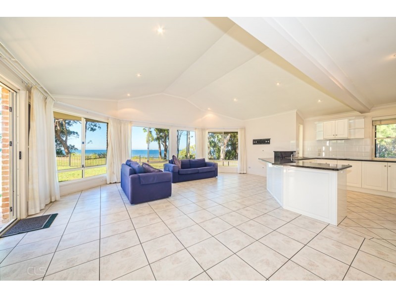 19 Loftus Place, Sandstone Point QLD 4511
