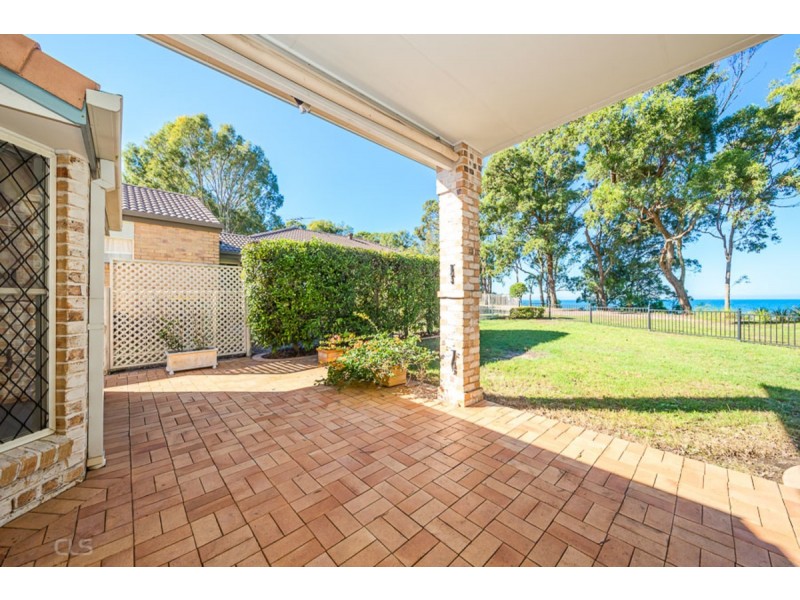 19 Loftus Place, Sandstone Point QLD 4511