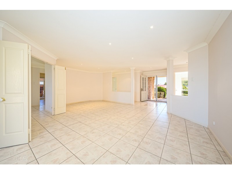 19 Loftus Place, Sandstone Point QLD 4511
